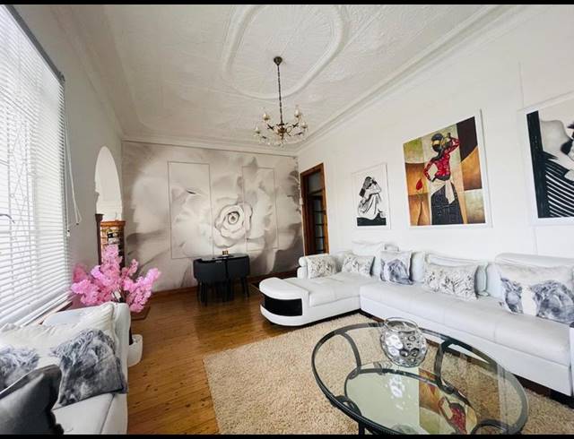 7 BEDROOM HOUSE FOR SALE IN ORANGE GROVE